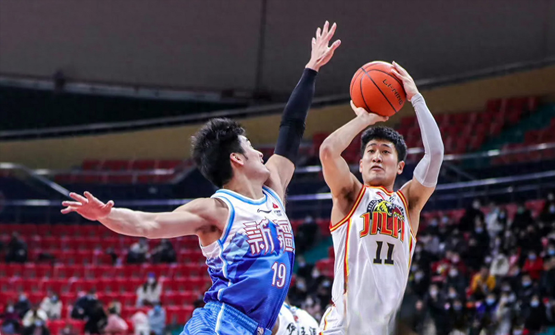 开云体育下载-新疆队球员发挥出色，击败对手取得胜利的简单介绍