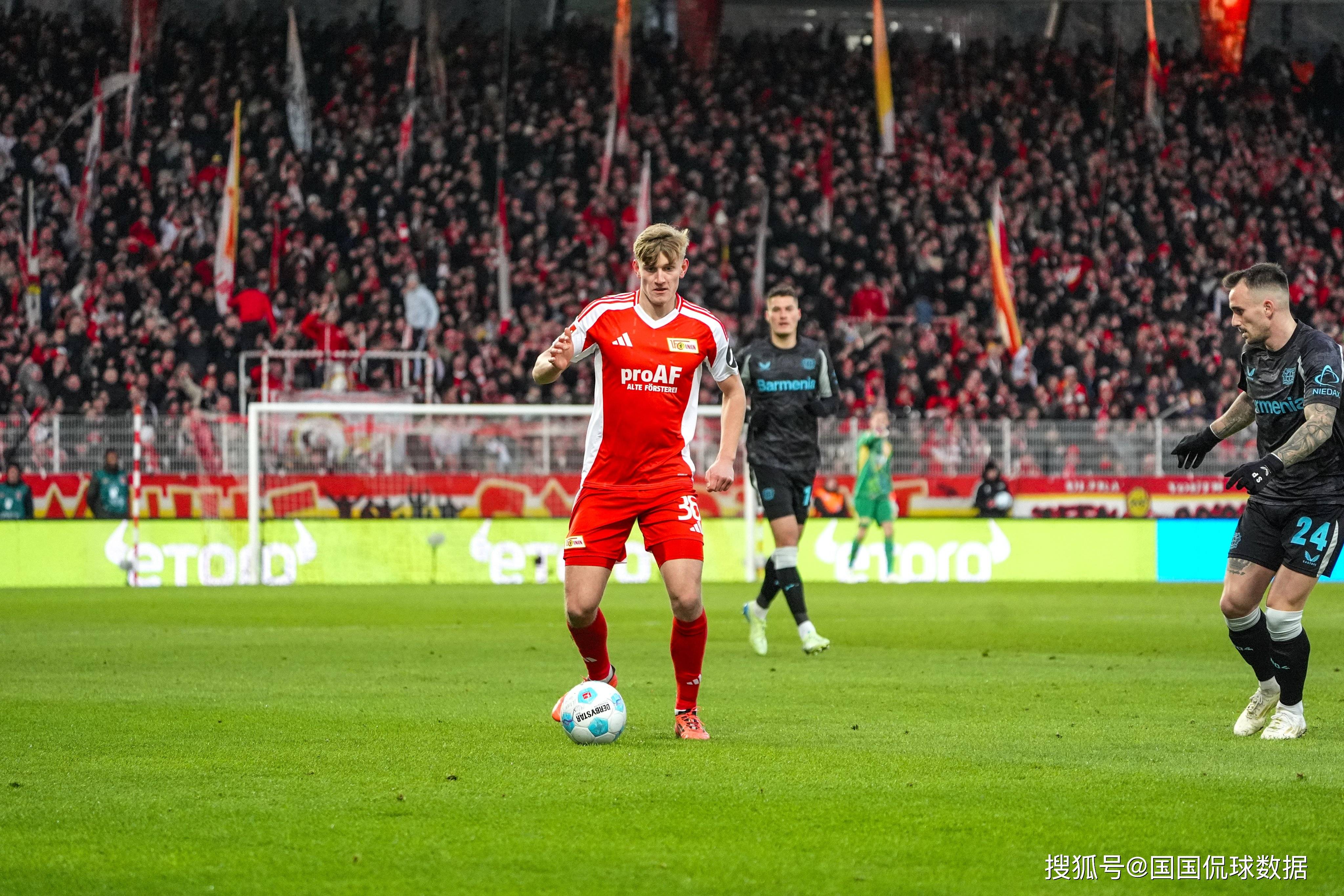 欧冠比赛中一支劲旅连续精彩进攻