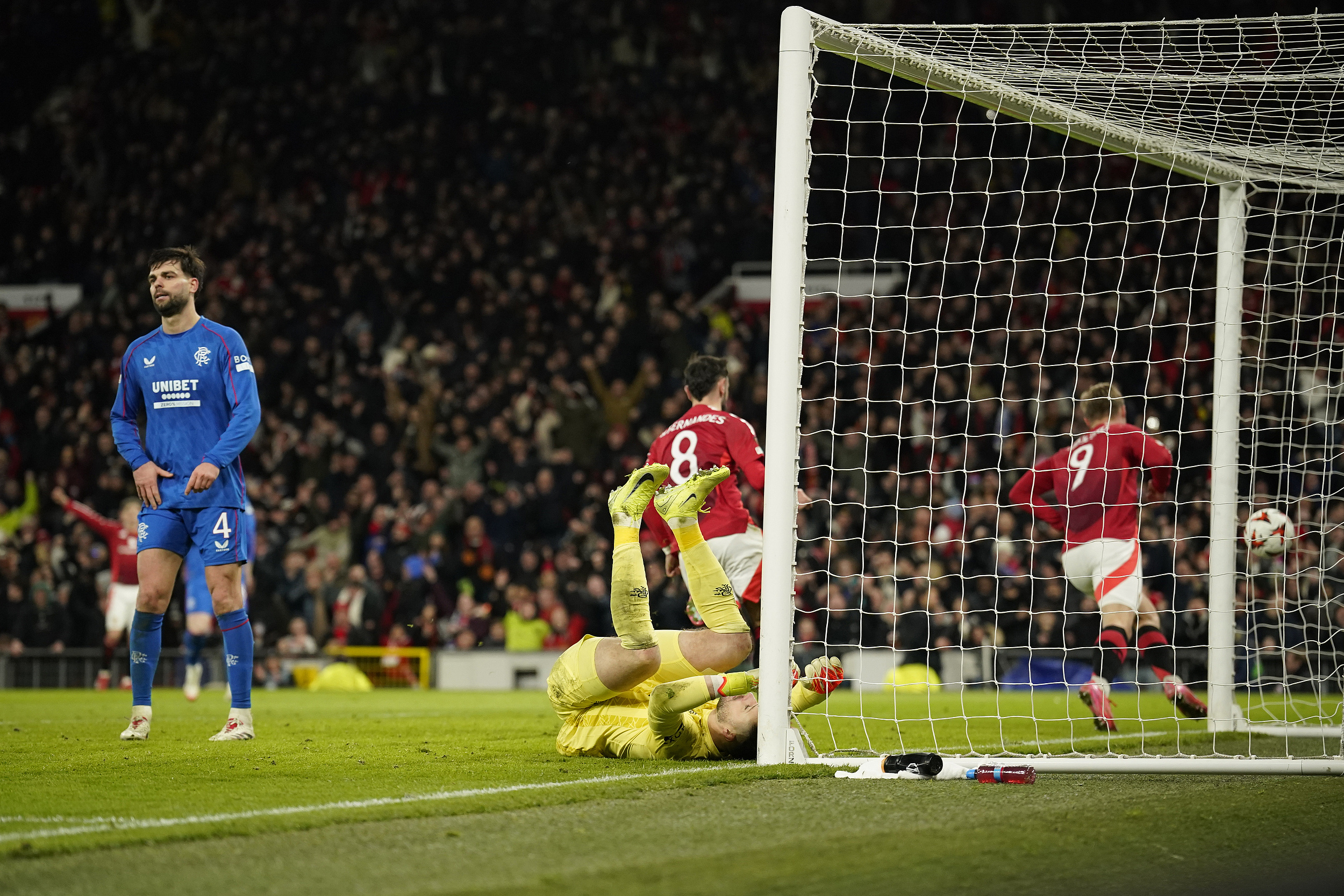 曼联遭遇连败,欧冠虚惊一场 曼联遭遇连败,欧冠虚惊一场