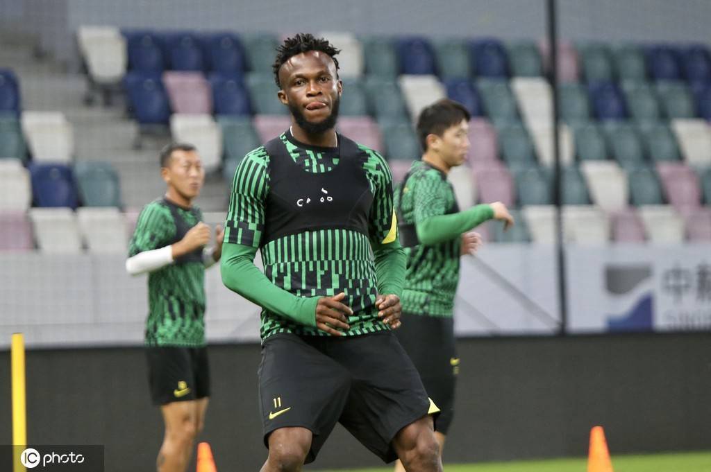 开云官网-古翁带领球队备战联赛，全队士气高昂