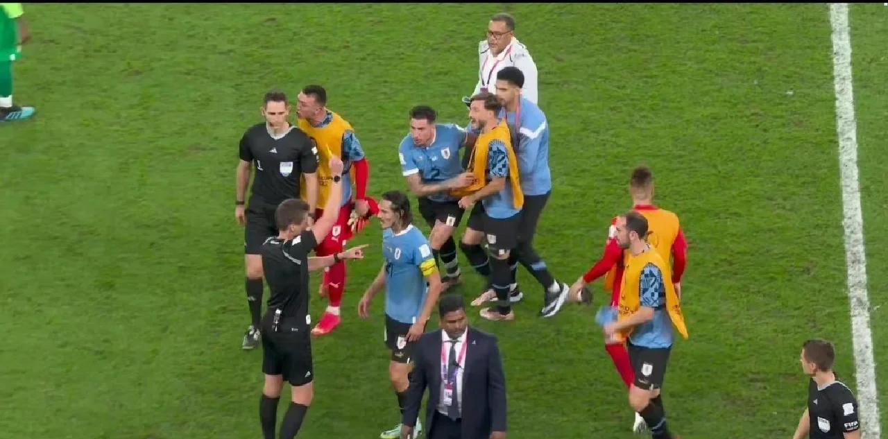 关于乌拉圭晋级淘汰赛，斗志昂扬的信息