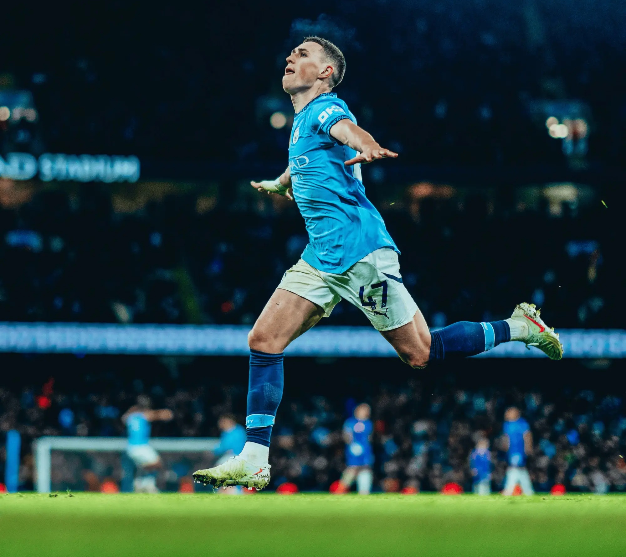 开云体育-切尔西前锋状态回暖，接连破门取胜