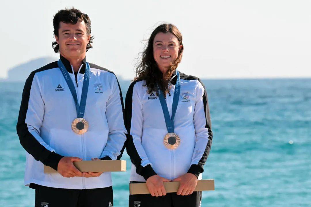 包含新西兰代表团表现出色夺银牌的词条 包含新西兰代表团表现出色夺银牌的词条