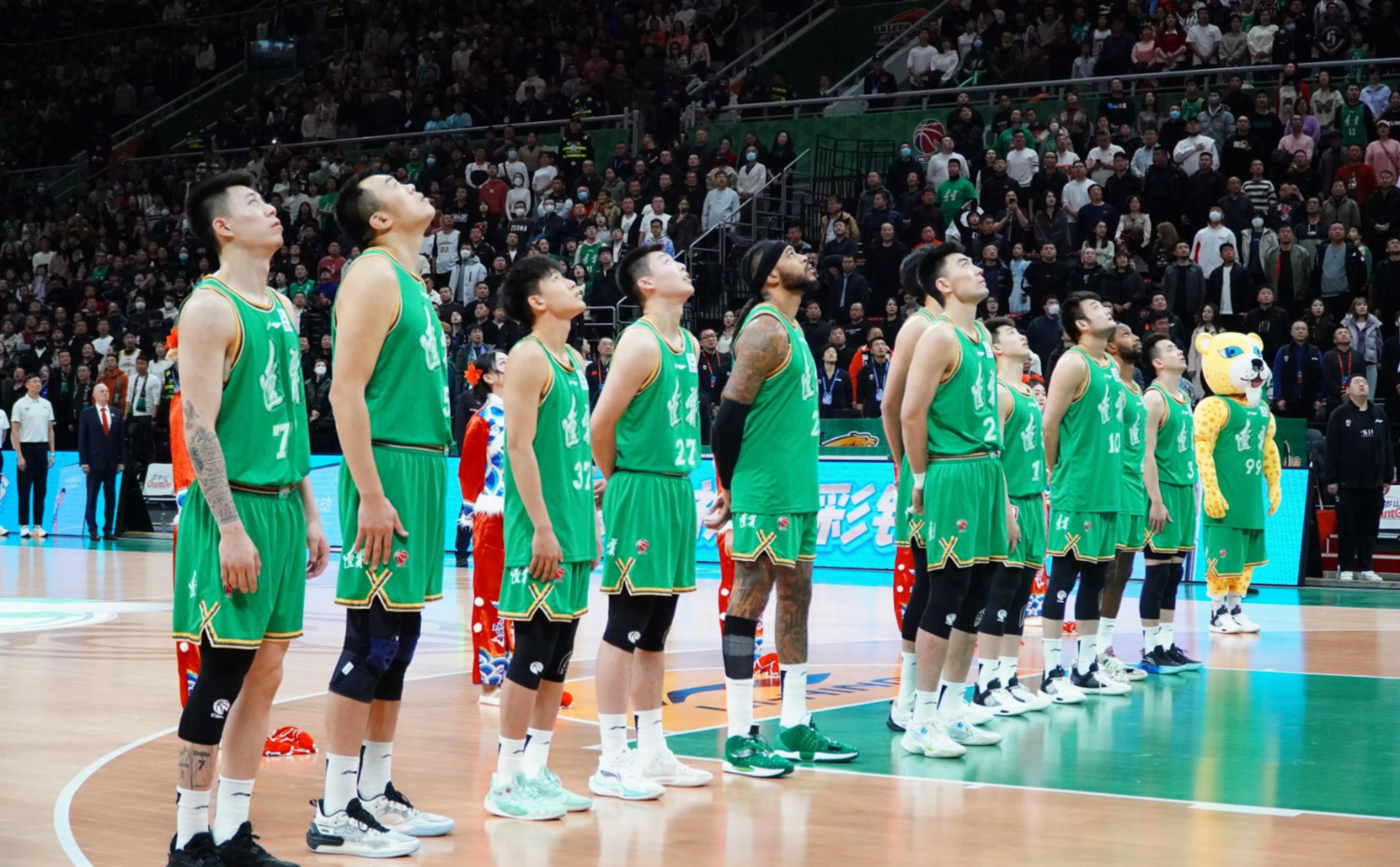 关于战术调整，球队备战未来关键比赛的信息