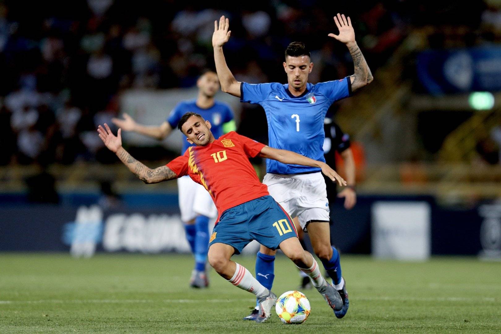 墨西哥球员在洲际锦标赛中牢牢守住防线的简单介绍