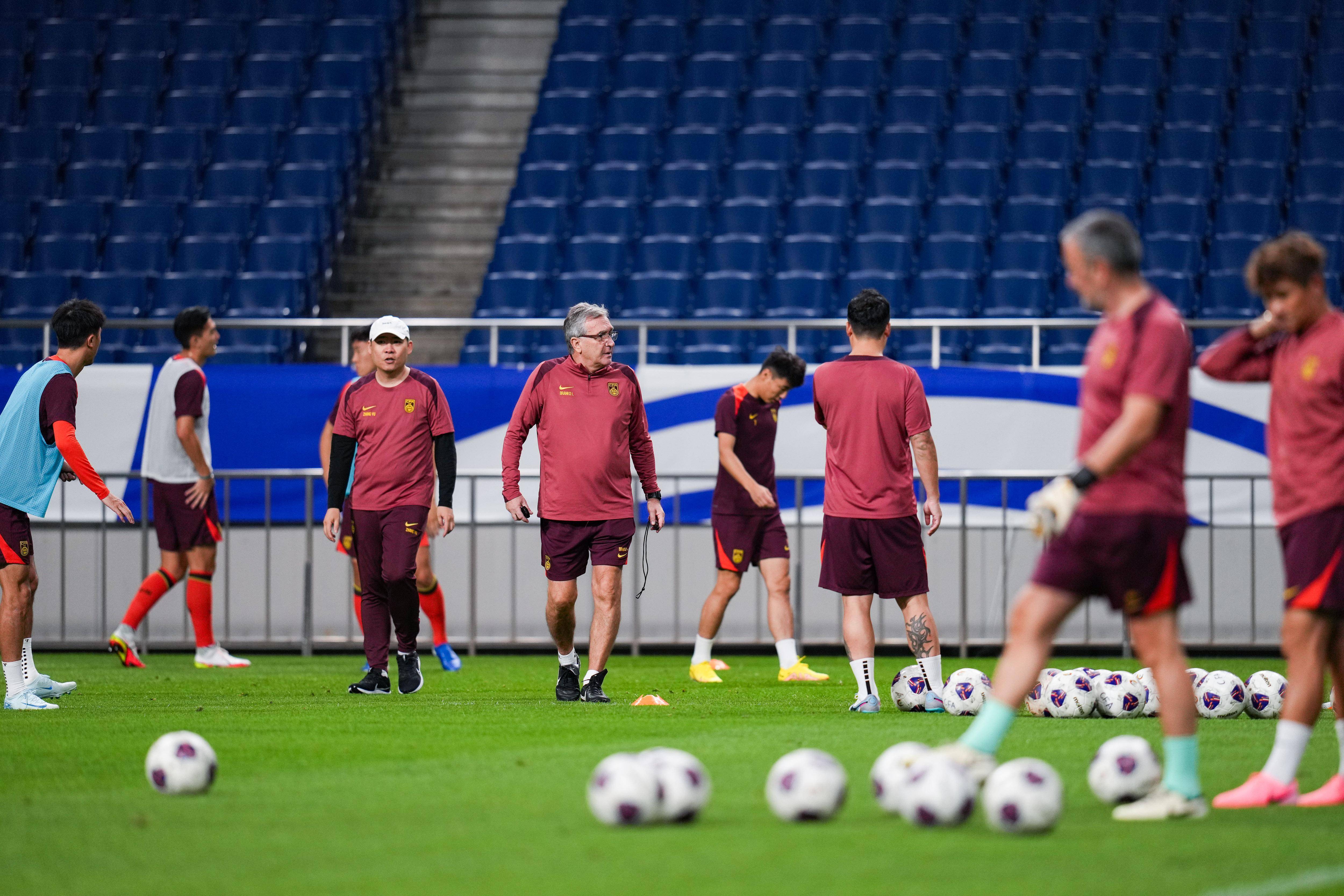 关于世界级足球对决：中国队迎来紧张比赛的信息