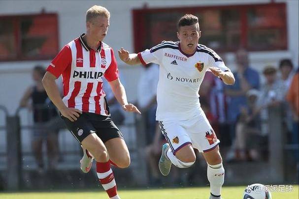 阿贾克斯逆转主场取胜,锁定小组 阿贾克斯逆转主场取胜,锁定小组