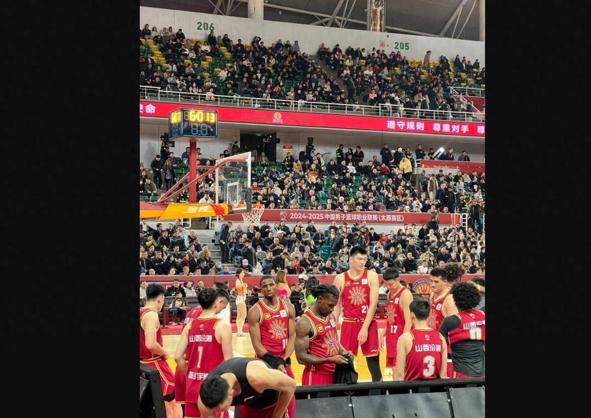 包含山西队力克陕西队，赢得关键胜利的词条