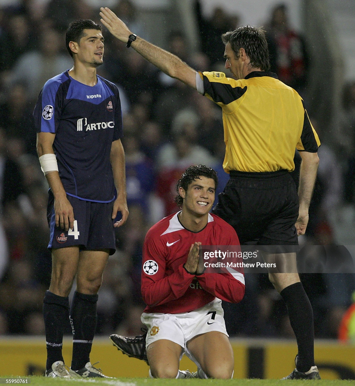 关于足球比赛上精彩进球连连扣人心弦的信息