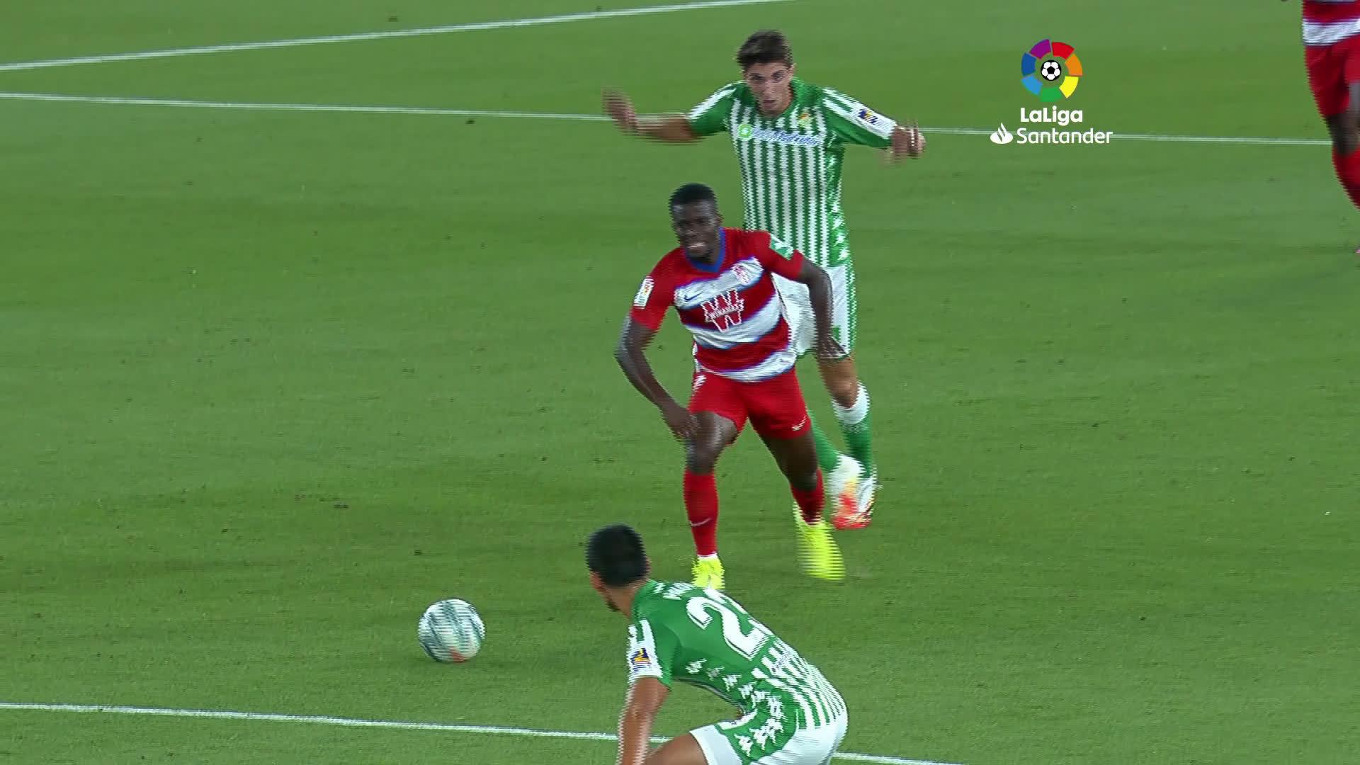 格拉纳达战平无功,连续保持不败纪录 格拉纳达战平无功,连续保持不败纪录