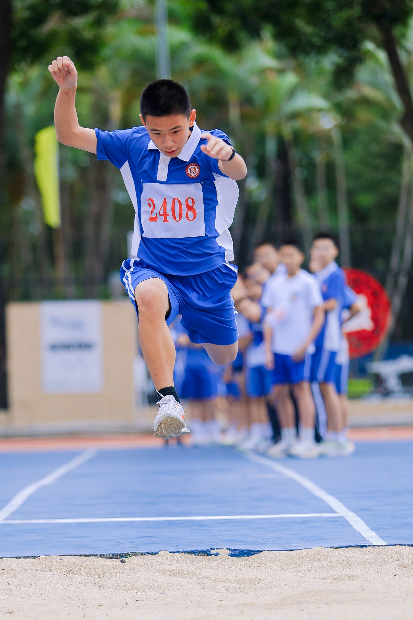 运动健将勇夺桂冠，实现梦想