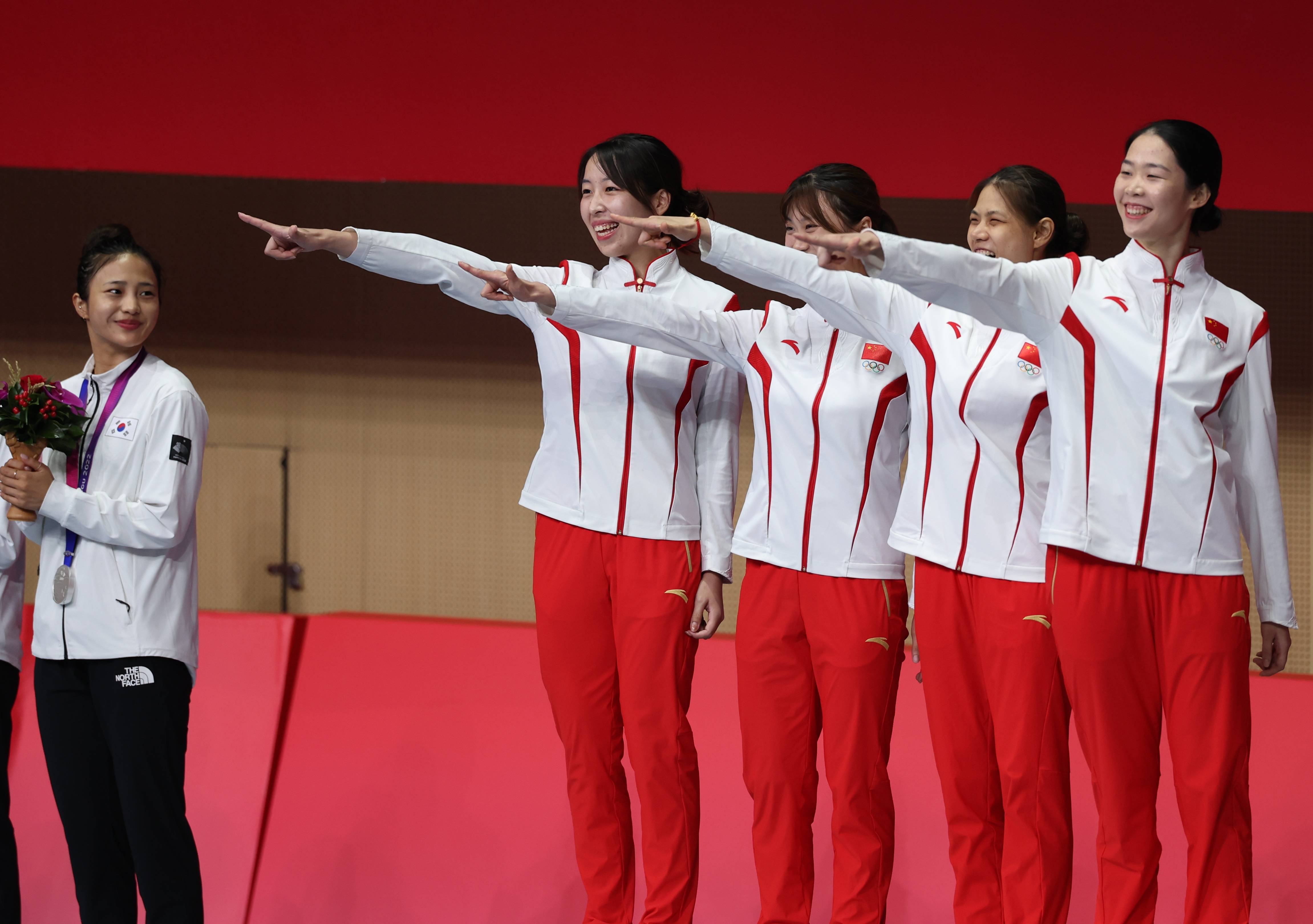 开云APP-女子击剑比赛：中国选手夺冠，一路领跑