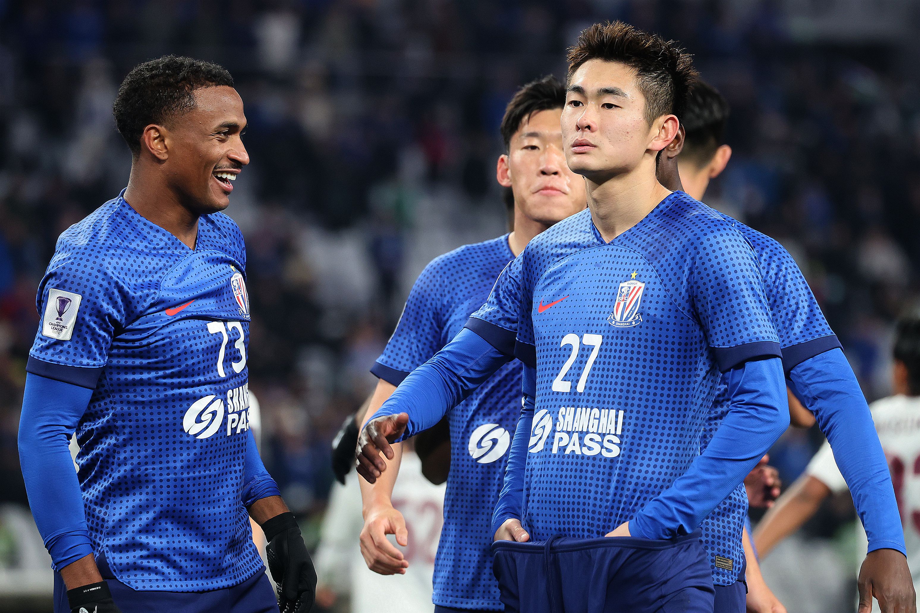 热门球队险胜对手，艰难晋级下一轮比赛