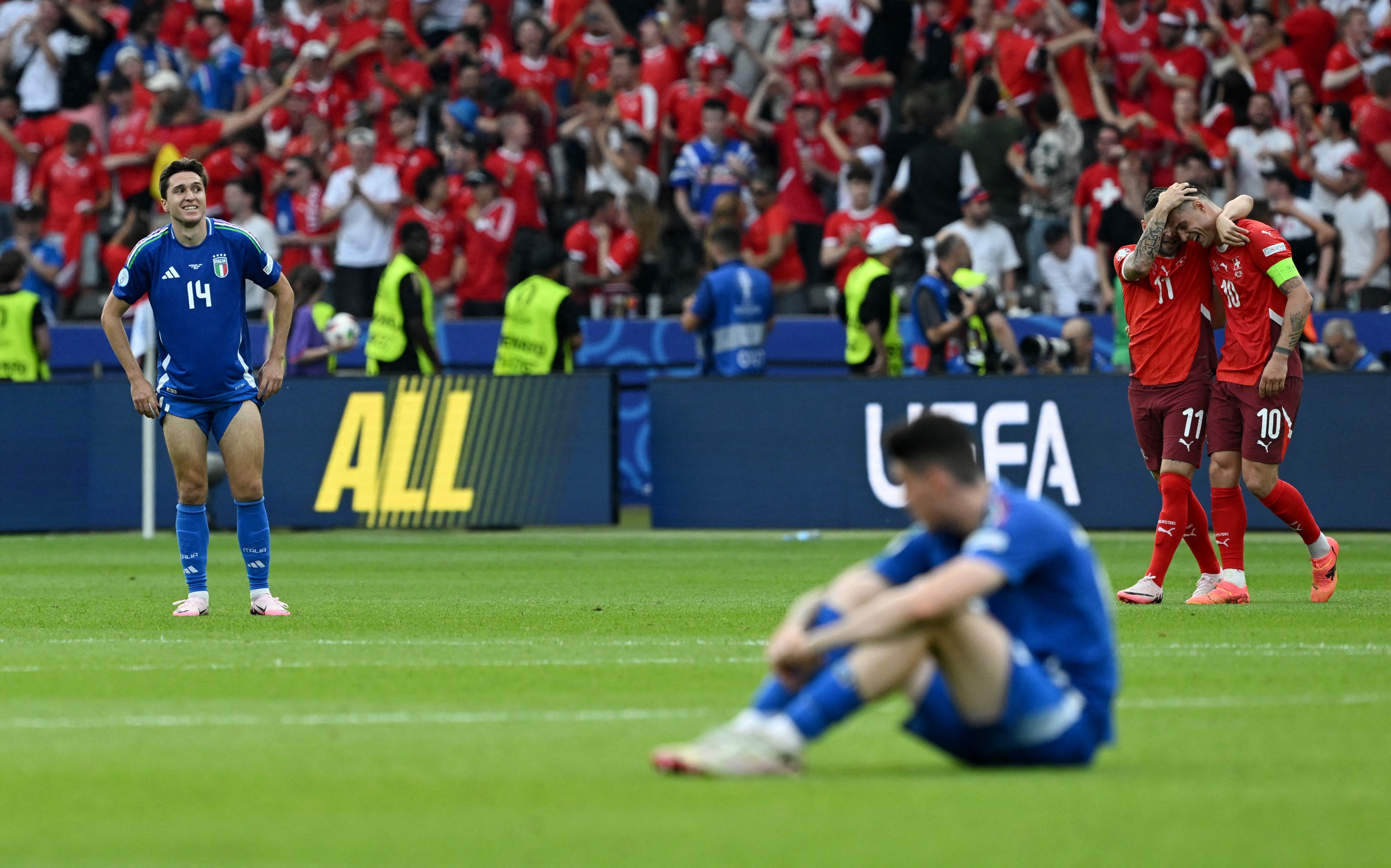 关于欧预赛竞争激烈,小组赛末日谁能晋级?的信息 关于欧预赛竞争激烈,小组赛末日谁能晋级?的信息