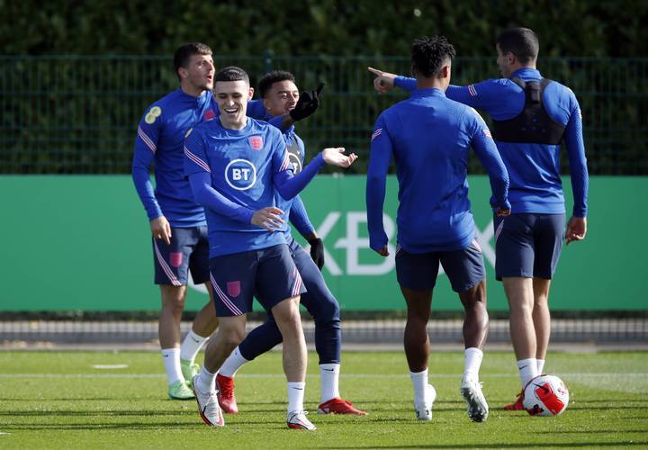 英格兰球队在阿尔巴尼亚赢得胜利 英格兰球队在阿尔巴尼亚赢得胜利