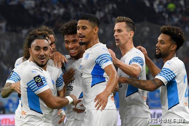 开云官网-欧塞尔门将连续发挥神勇，助球队连胜