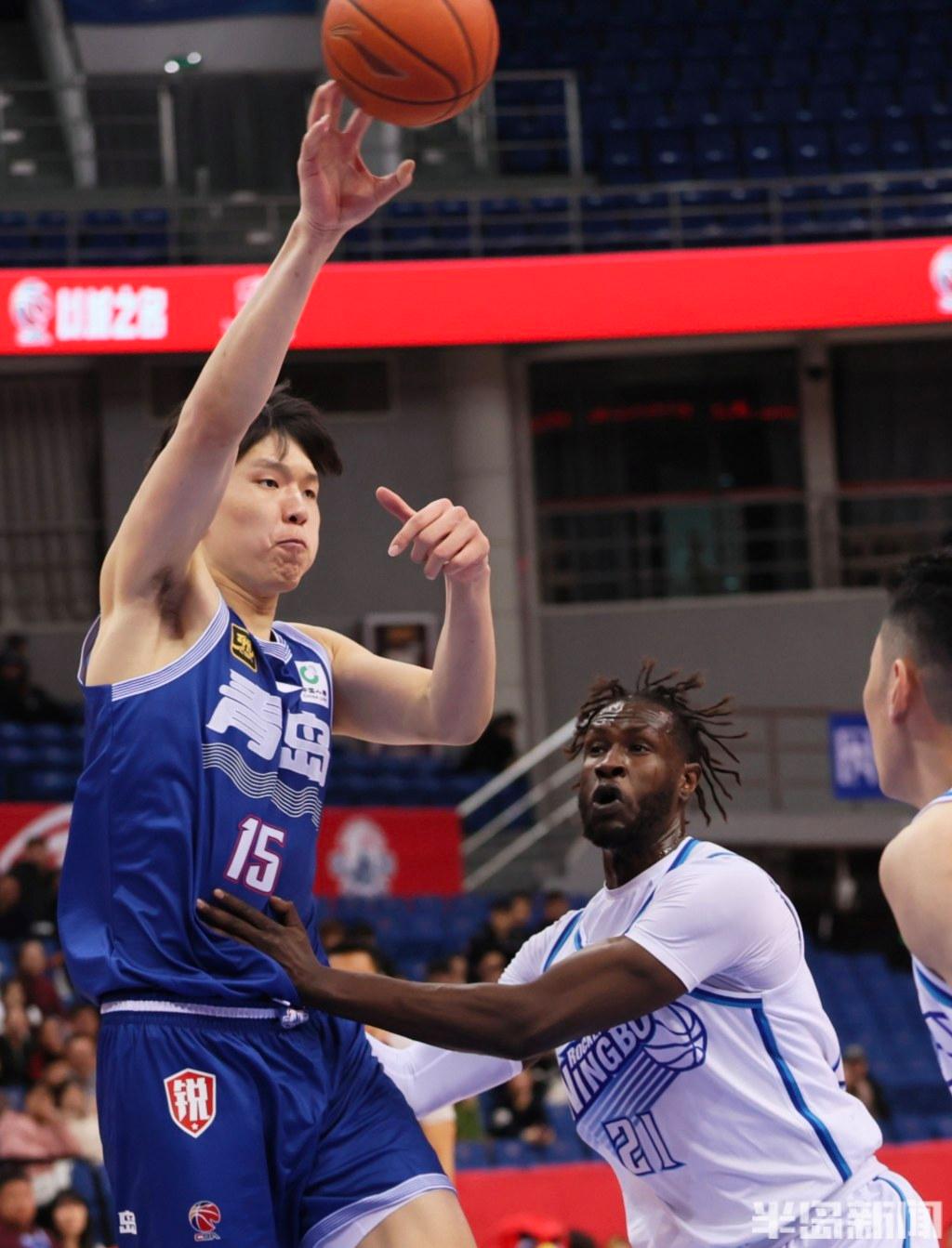 青岛男篮不敌北京首钢，战绩继续低迷