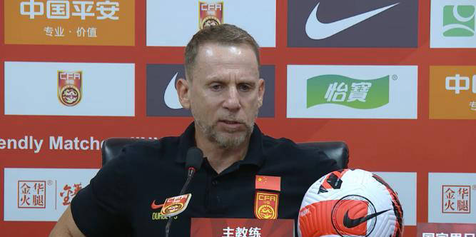 球队主帅遭遇连胜被终结，面临挑战