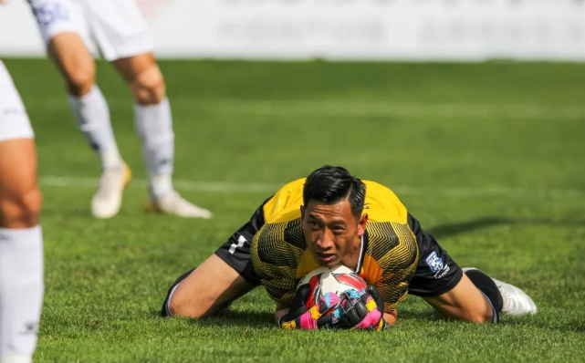 开云体育在线-青岛中能客场压哨绝杀大连人，豪取两连胜！