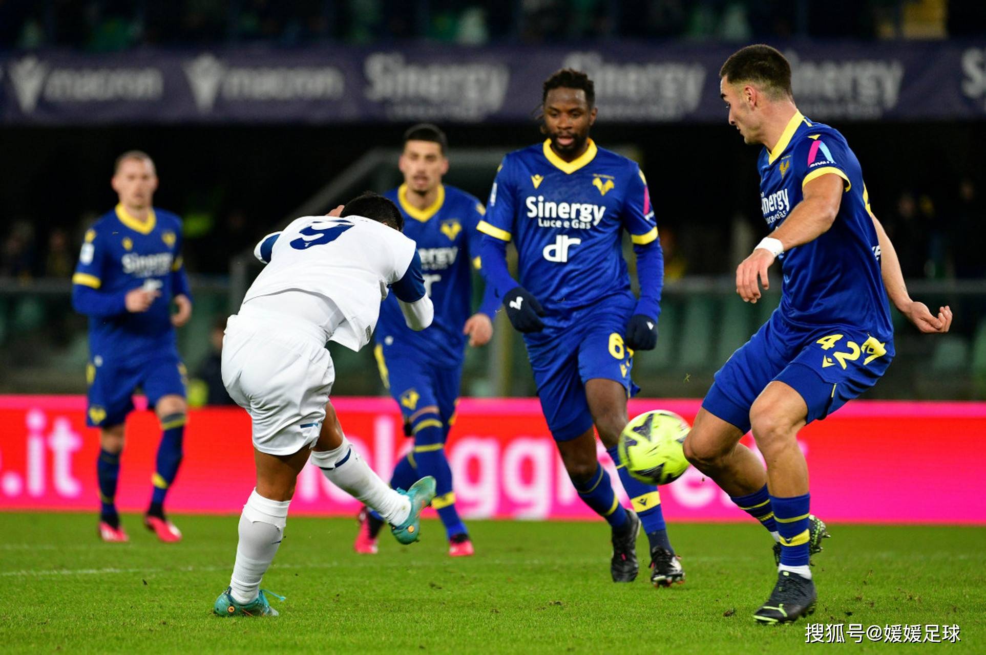 欧洲足球赛事中的精彩瞬间令人赞叹的简单介绍