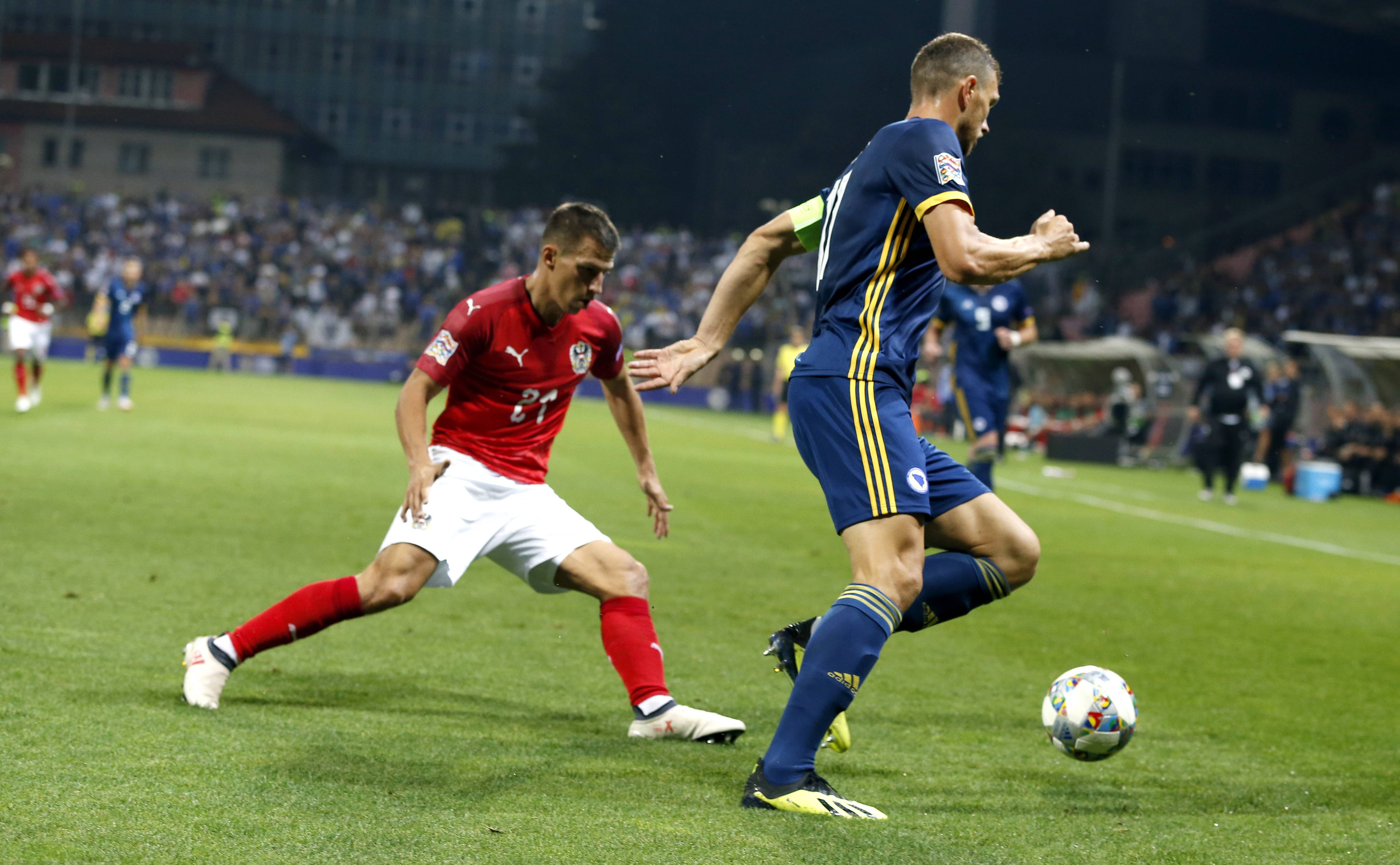 罗马尼亚对阵波黑，双方争夺胜利