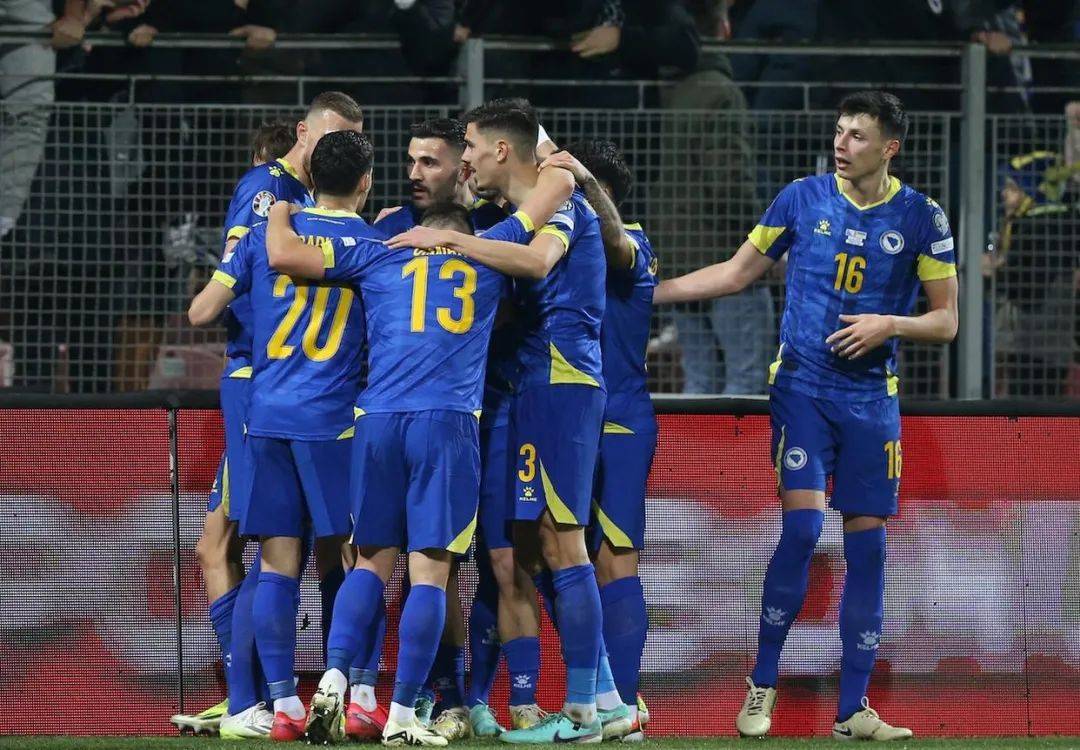 罗马尼亚对阵波黑，双方争夺胜利