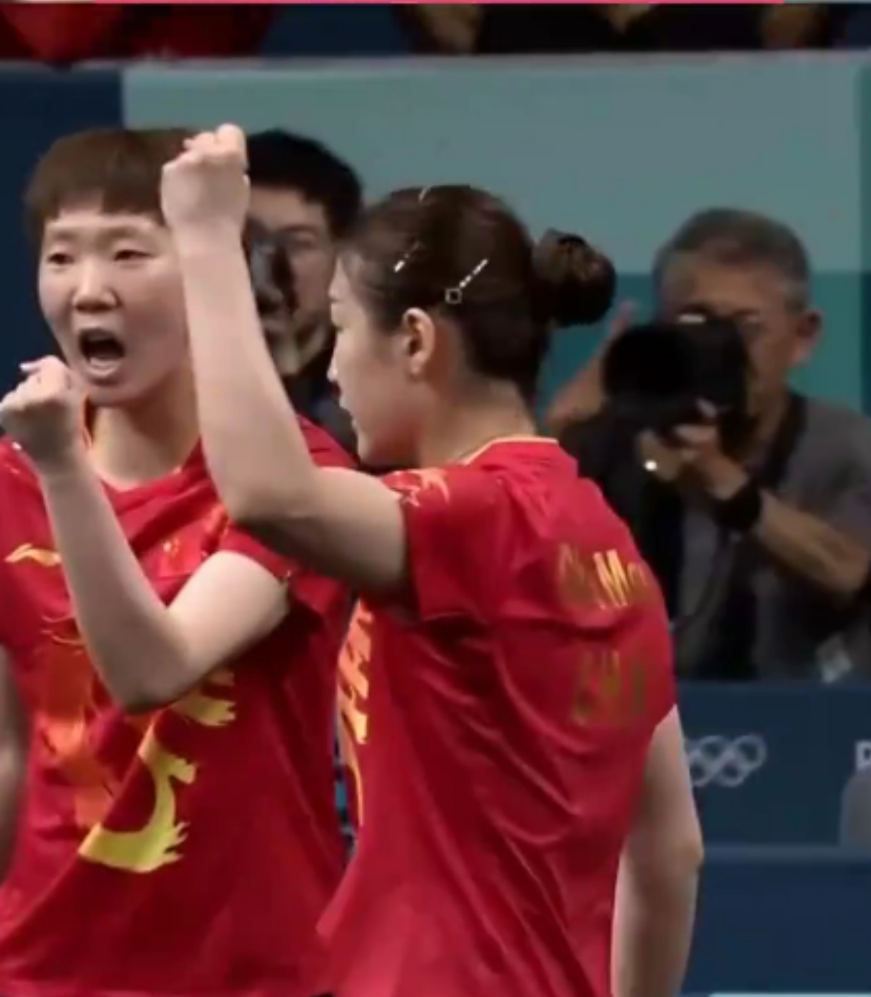 关键瞬间：球队奋力一搏，胜算可期