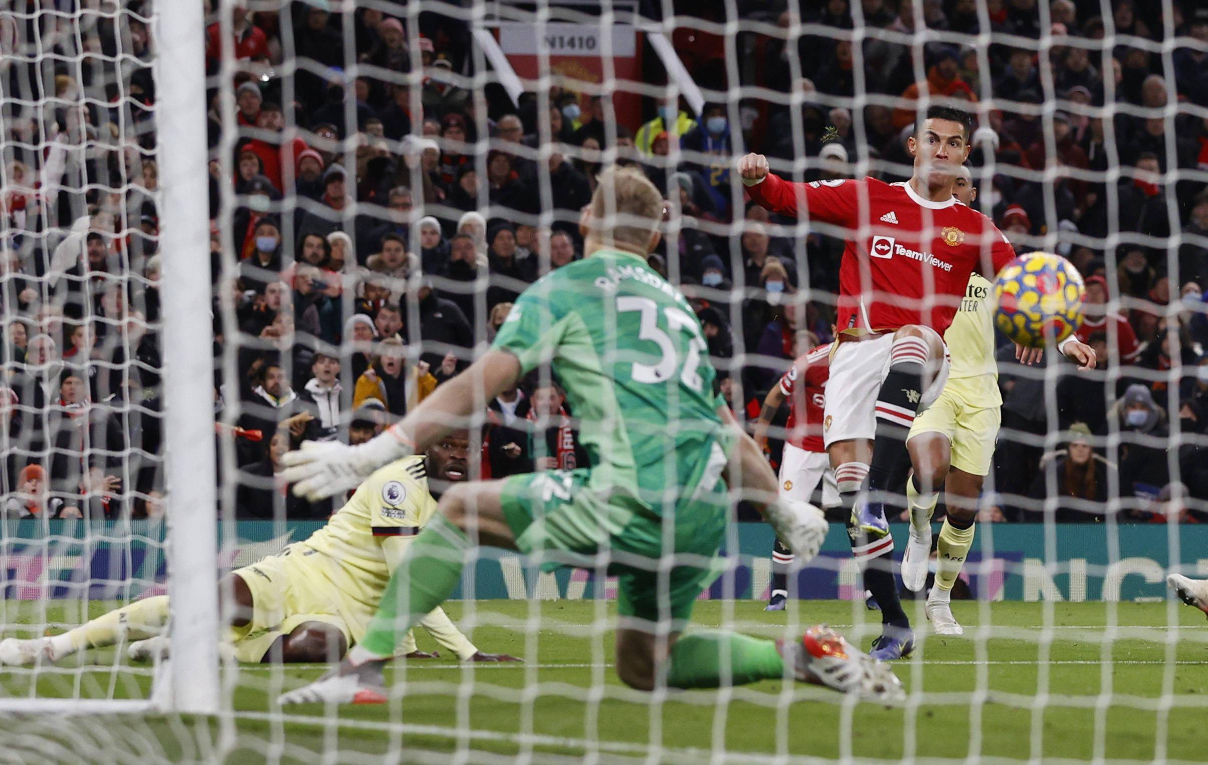 国家队在足球比赛中再次稳操胜券