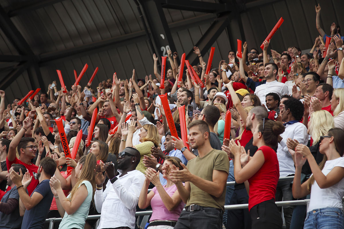 精彩比赛激发团队斗志，欢呼声不断的简单介绍