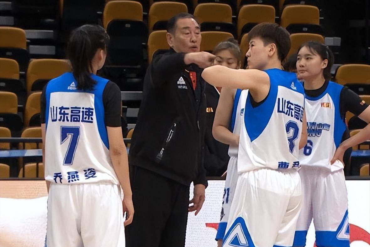 关于山东队在比赛中击败对手，取得重要胜利的信息