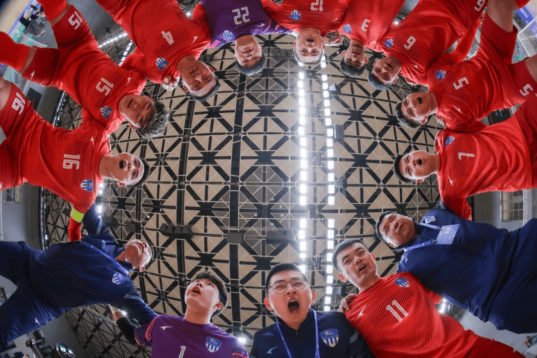 开云体育下载-国内足球联赛阵容豪华，各方夺冠意愿强烈