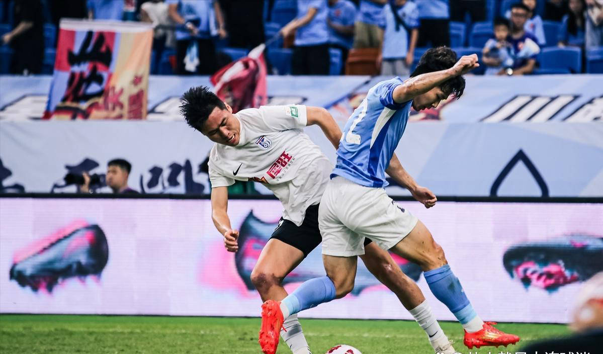 包含江苏苏宁客场战平成都谢菲联，取得宝贵积分的词条