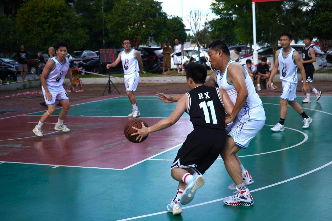 包含美洲篮球联赛即将开幕，一场场激烈对决备受关注的词条