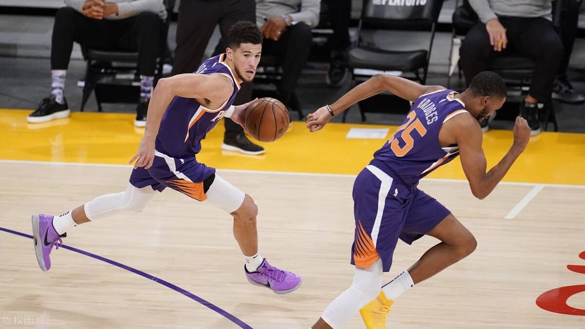 开云体育在线-队员拼尽全力，为球队拯救一线生机