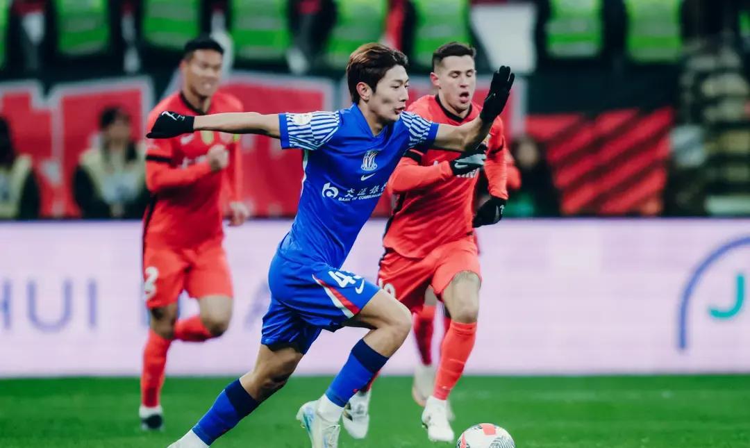 足球赛场上新星诞生，青训效果显著