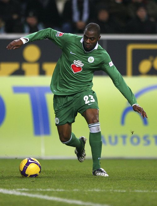 开云体育官网-沃尔夫斯堡艰难获胜，稳定积分榜位置