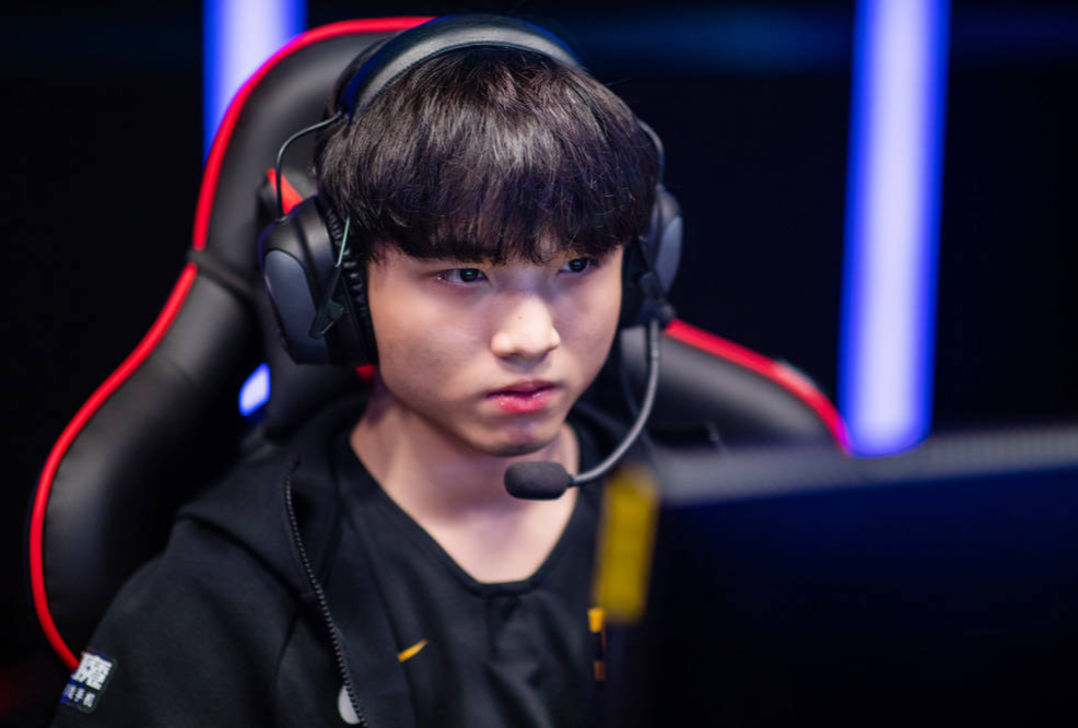 C9横扫T1，Xiaohu关键团战开团秒人激烈交锋全球总决赛，点燃全场激情的简单介绍