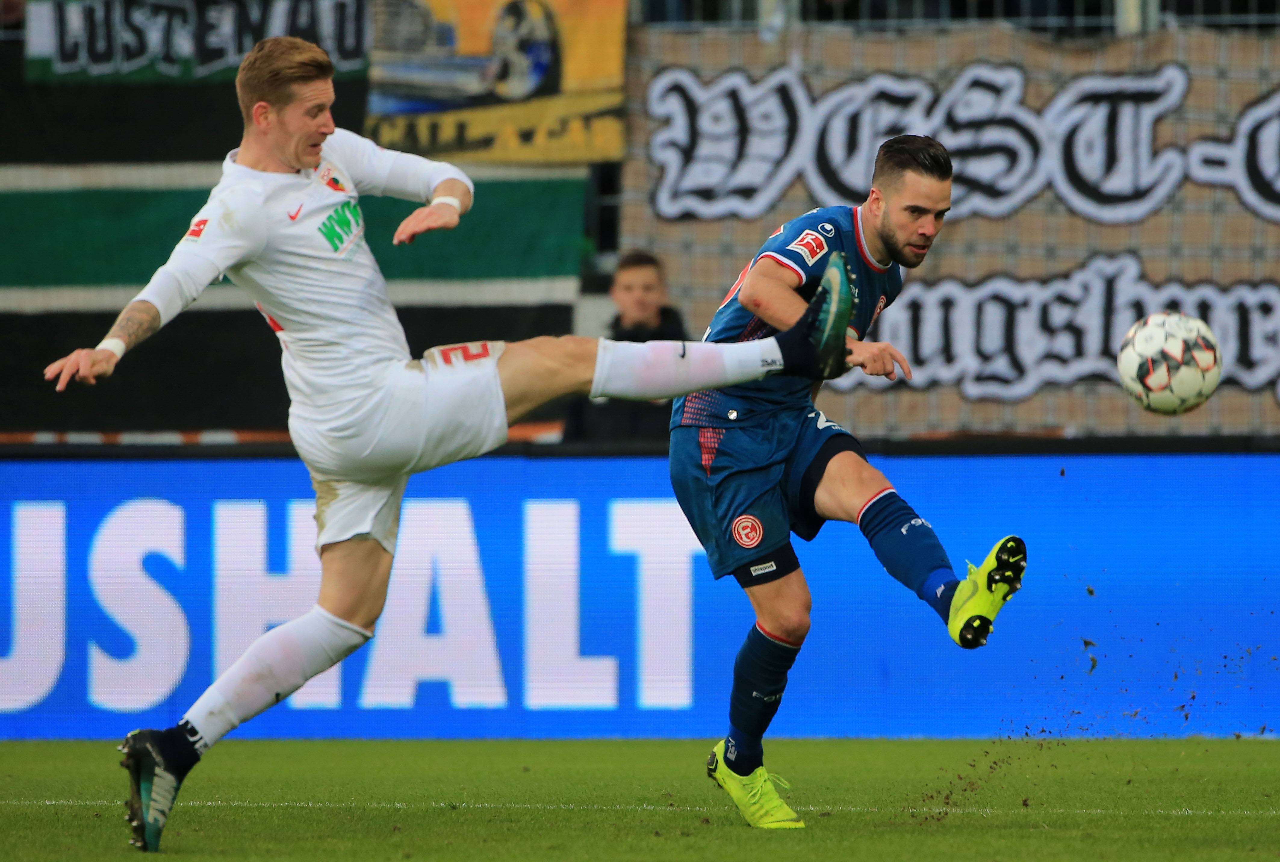 波兰队险胜匈牙利，保住领先地位