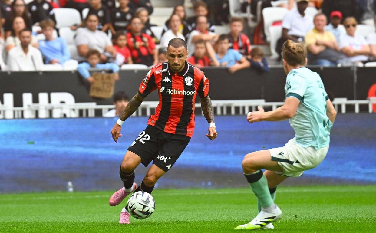 南特遭遇连败,法国联赛保级任务愈发艰巨 南特遭遇连败,法国联赛保级任务愈发艰巨