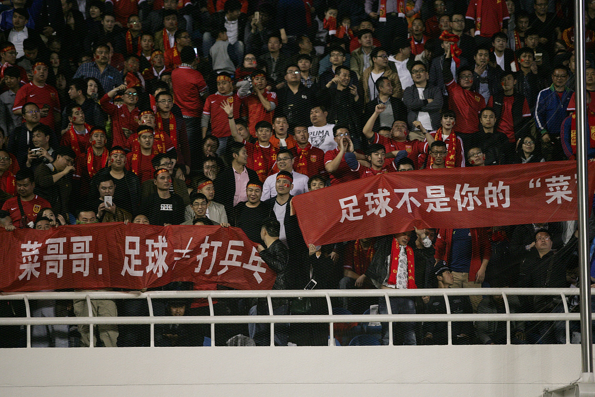 包含惊天动地！国内足球赛事点燃狂热热情的词条