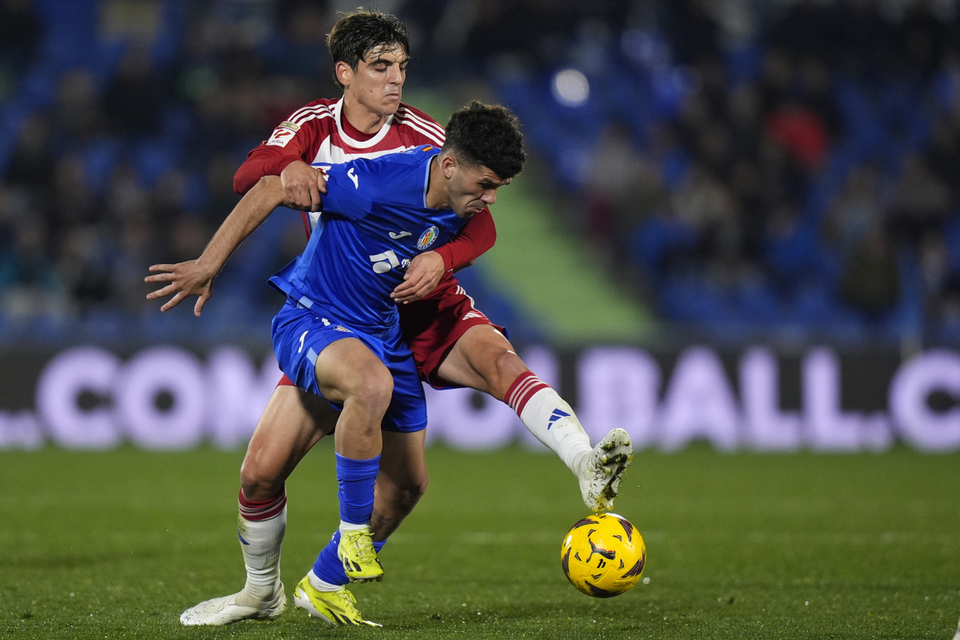 开云体育官方网站-格拉纳达客场击败塞尔塔，继续保持不败