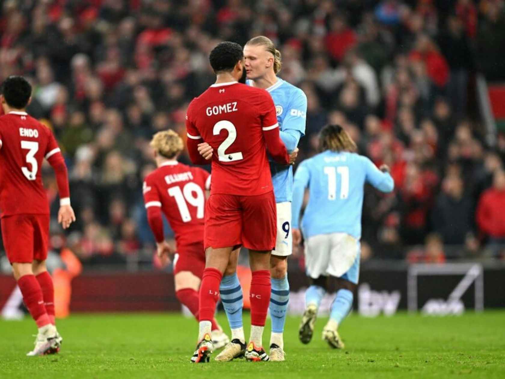 曼联球员集体训练备战，冲击下一场关键战