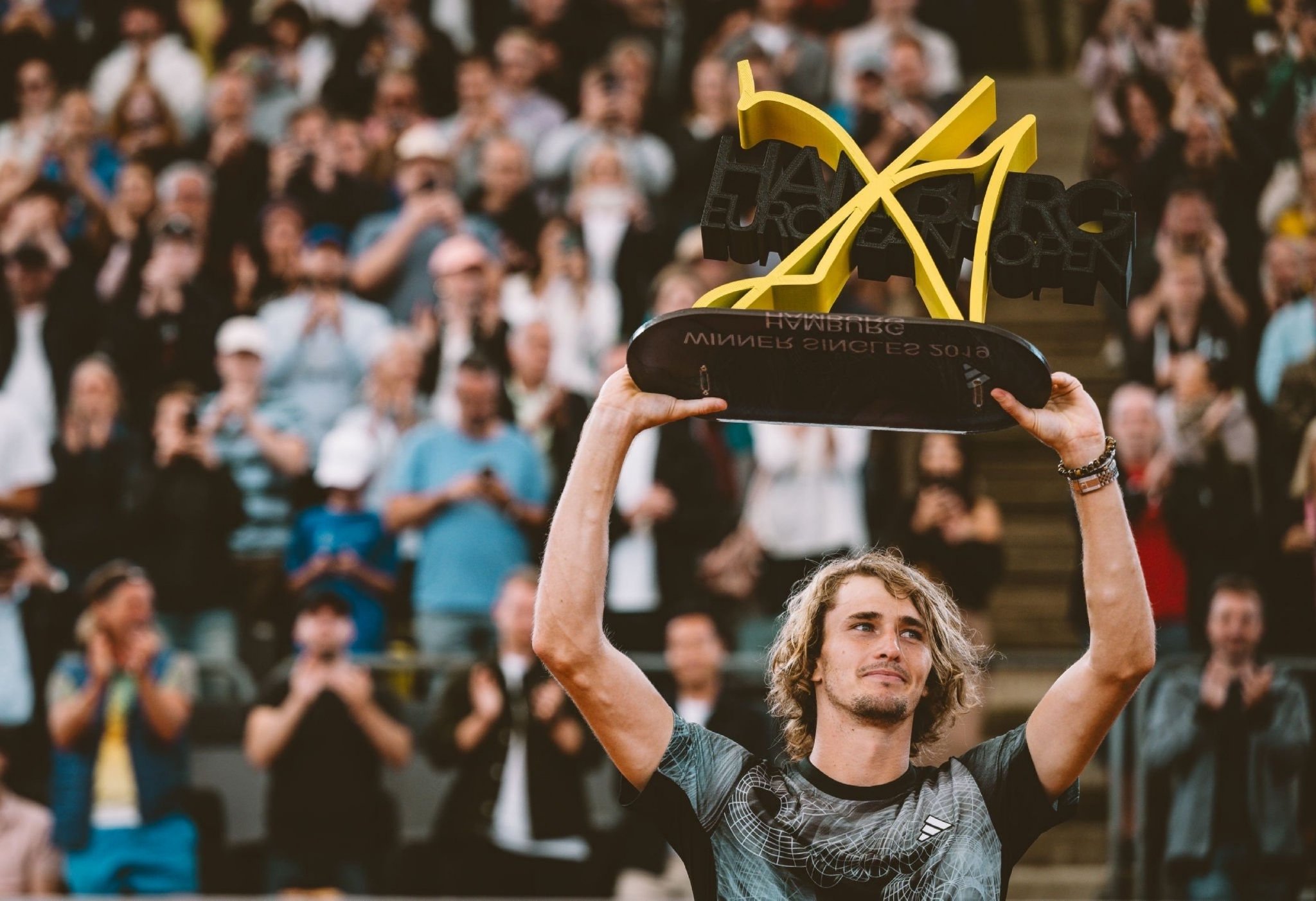 开云平台-包含戴维斯杯力克年终总决赛，兹维列夫关键制胜的词条