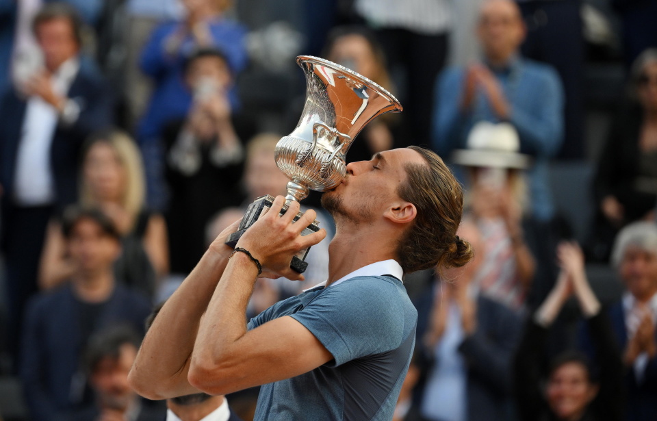 包含戴维斯杯力克年终总决赛，兹维列夫关键制胜的词条