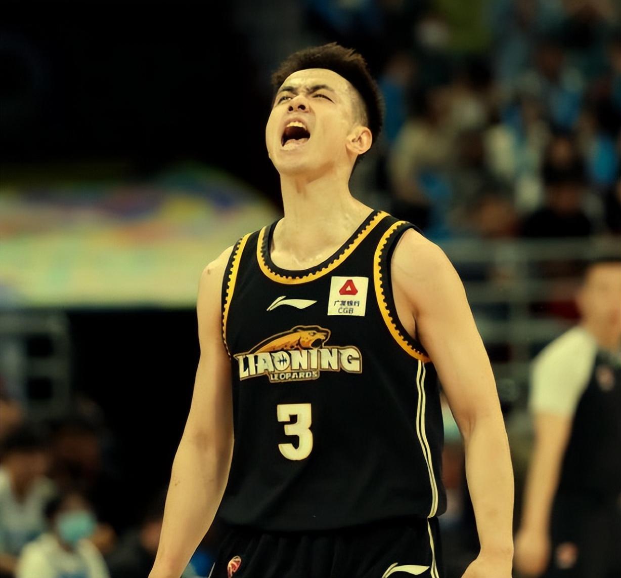 开云体育在线-广州队轻取灰熊，赵继伟刷新纪录