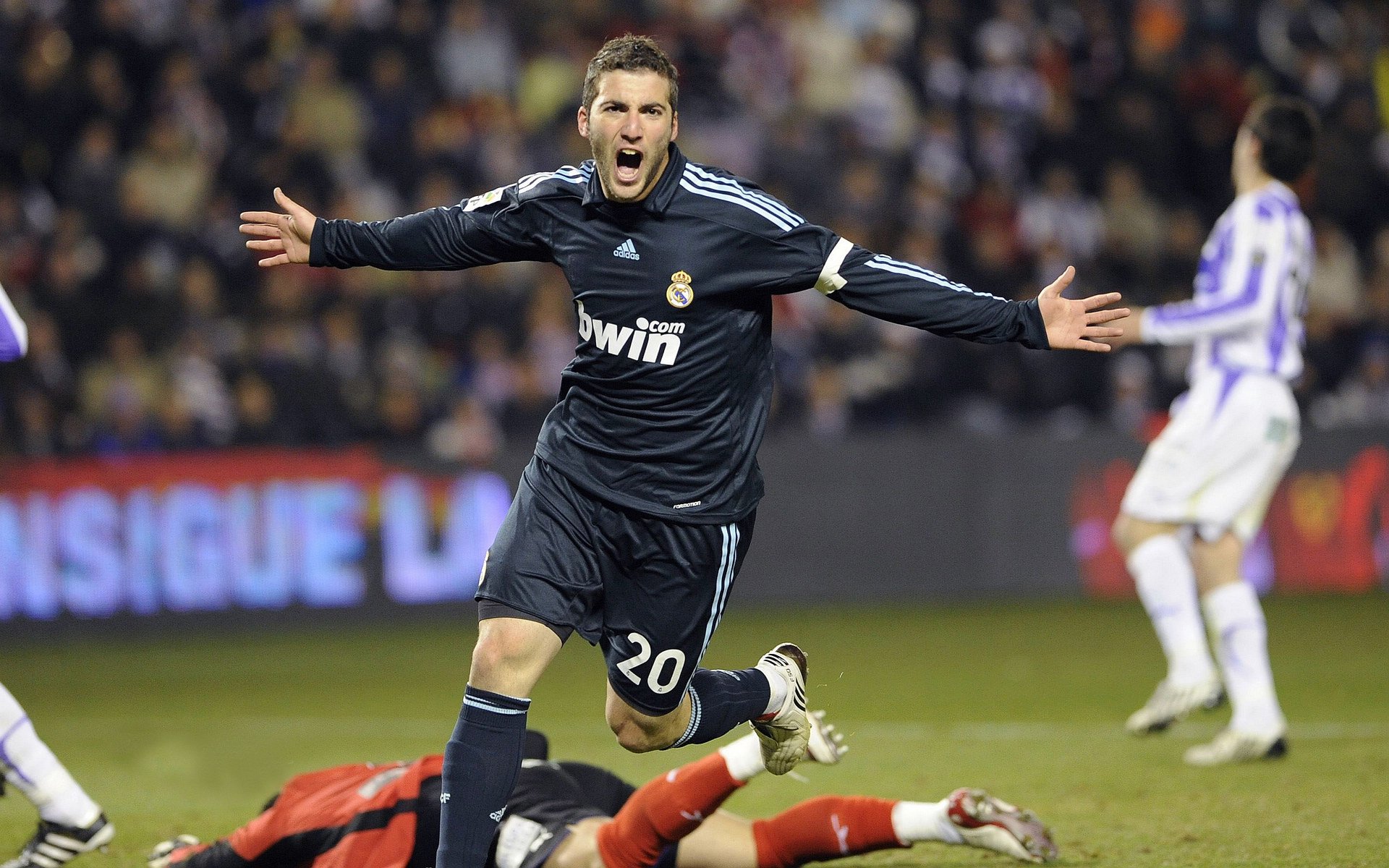 开云体育官网-加克波传射建功，红军新季首秀锋芒毕露—利物浦3-0轻取委内瑞拉国家队，季前备战初显锋芒