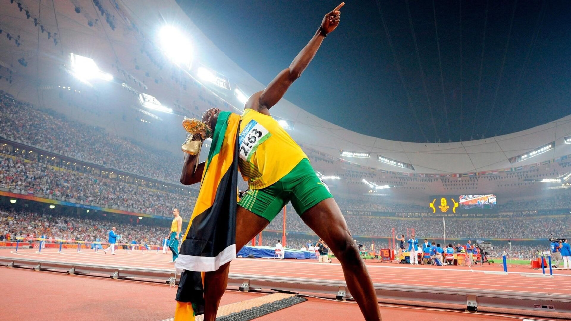 开云体育登录-赛道VS球场，压轴心跳间，谁定义了关键先生？